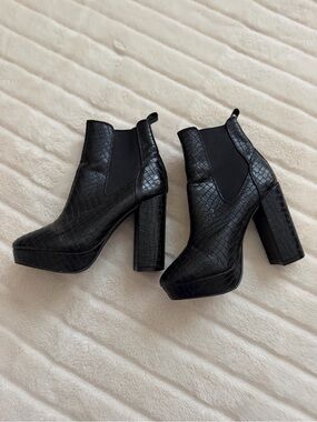 Shoe dazzle - Cleora Black Croc Platform Heeled Boots